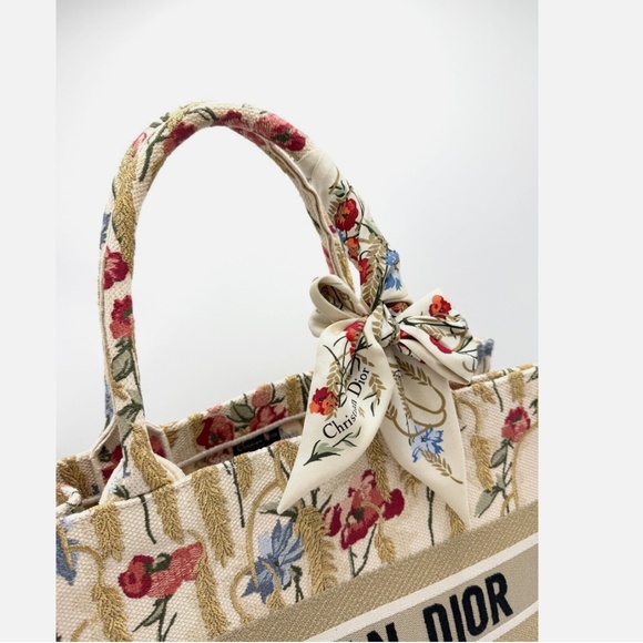 CHRISTIAN DIOR Embroidered Hibiscus Medium Book Tote w/ Dior Mitzah - Picture 3 of 13
